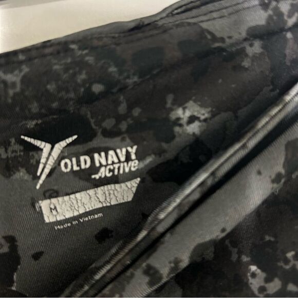 Old Navy | Black and gray camo leggings | Medium - Picture 3 of 3